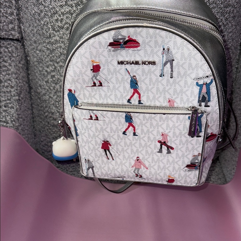 💯 Michael Kors Silver and White Backpack